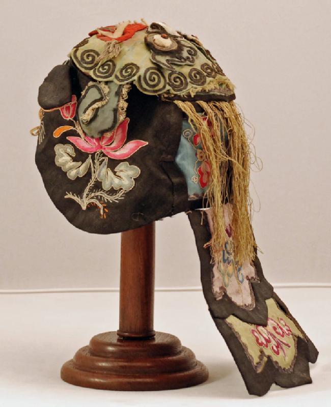 Late 19th century silk Chinese child's hat - black rat with green dragon