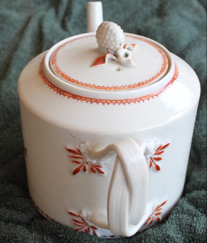 18th Century Chinese Export teapot with Rasberry Finial