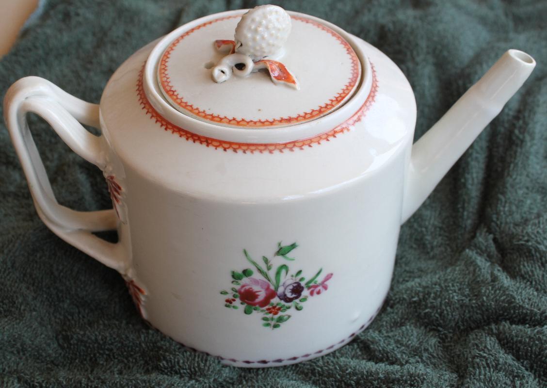 18th Century Chinese Export teapot with Rasberry Finial