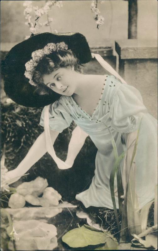 Vintage postcard, Real photo tinted lady, Papier Radium Brom