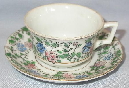 BEAUTIFUL HANDPAINTED TEA CUP & SAUCER