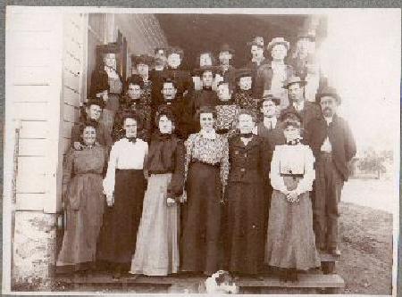 PHOTOGRAPH OF VICTORIAN GROUP