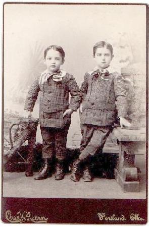 CUTE! CUTE! CUTE! VICTORIAN PHOTO OF 2 BOYS
