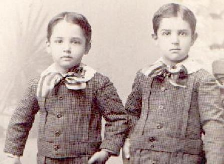 CUTE! CUTE! CUTE! VICTORIAN PHOTO OF 2 BOYS