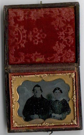 VICTORIAN AMBROTYPE OF COUPLE