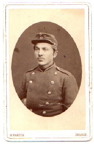 CARTE DE VISITE PHOTOGRAPH OF SOLDIER IN MILITARY DRESS