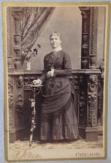 CABINET PHOTO OF VICTORIAN WOMAN