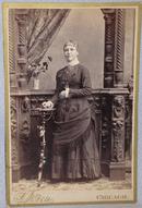 CABINET PHOTO OF VICTORIAN WOMAN