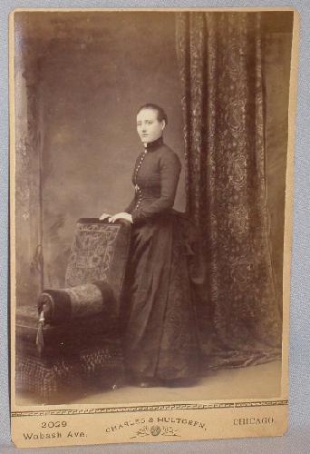 CABINET PHOTO OF VICTORIAN WOMAN