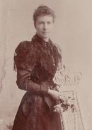 CABINET PHOTO OF VICTORIAN WOMAN