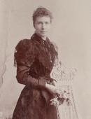 CABINET PHOTO OF VICTORIAN WOMAN