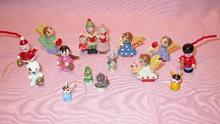 13 PAINTED WOOD ORNAMENTS FROM THE 1950'S FIVE MARKED JAPAN