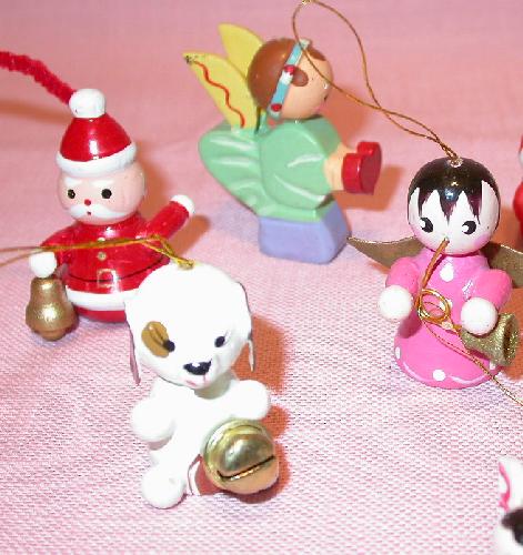 13 PAINTED WOOD ORNAMENTS FROM THE 1950'S FIVE MARKED JAPAN