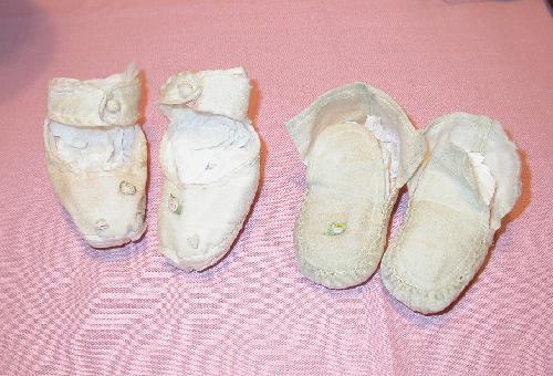1930s CHILDREN'S PINK CLOTH SHOES