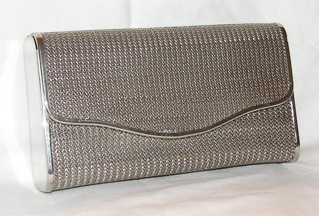 LOVELY SILVER TONE MESH CLUTCH PURSE