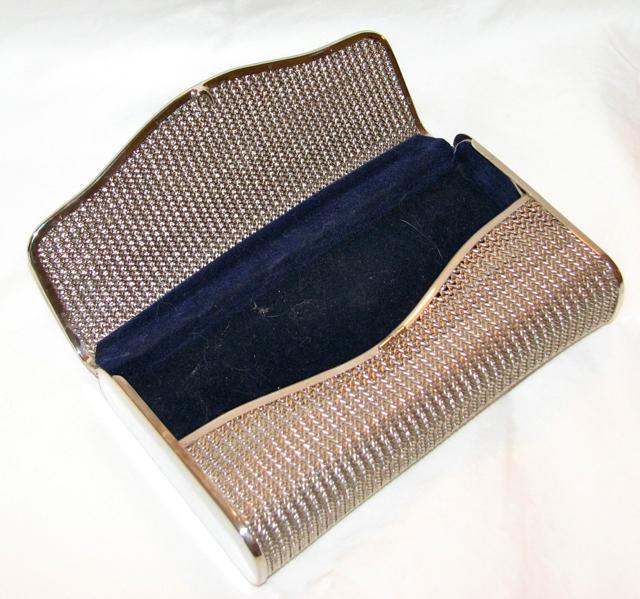LOVELY SILVER TONE MESH CLUTCH PURSE