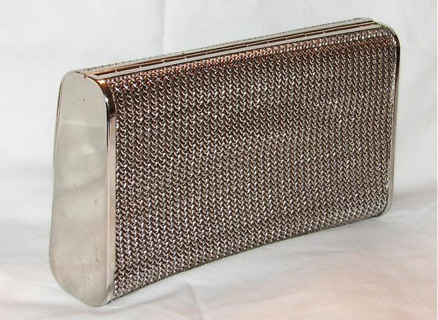 LOVELY SILVER TONE MESH CLUTCH PURSE