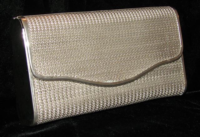 LOVELY SILVER TONE MESH CLUTCH PURSE