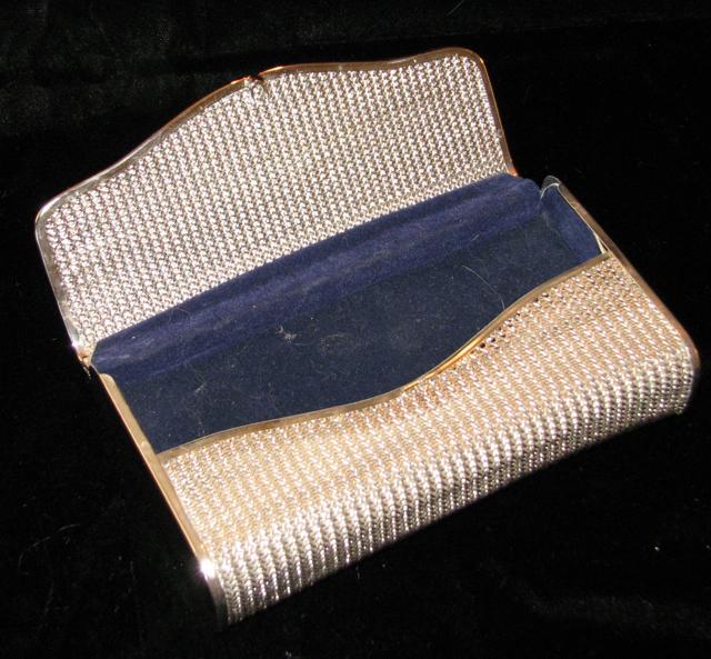 LOVELY SILVER TONE MESH CLUTCH PURSE