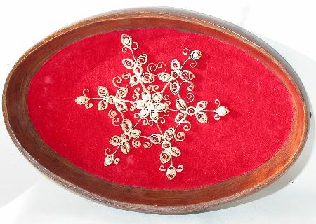 INTRICATE QUILL WORK PLAQUE