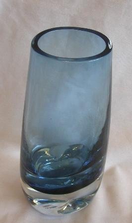 BEAUTIFUL BLUE CASED GLASS VASE