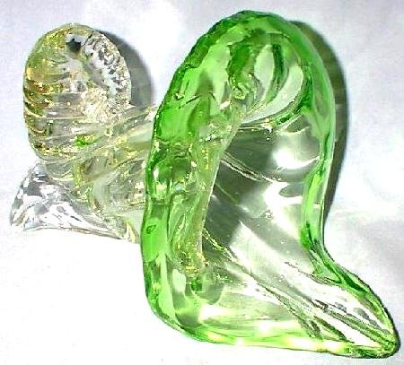 BEAUTIFUL ART GLASS CORNUCOPIA