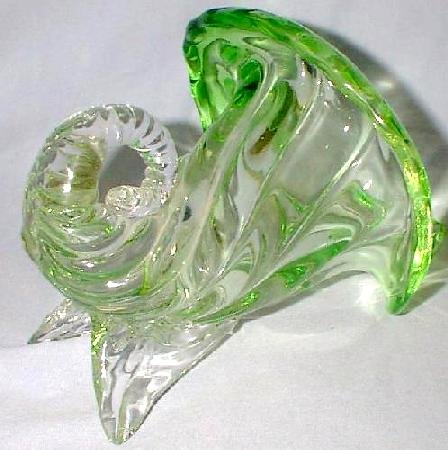 BEAUTIFUL ART GLASS CORNUCOPIA