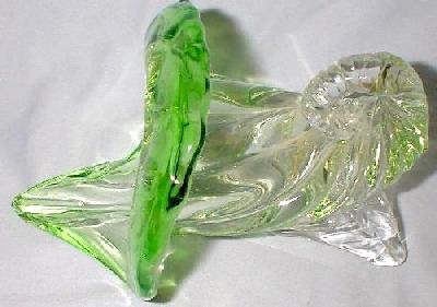 BEAUTIFUL ART GLASS CORNUCOPIA