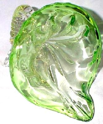 BEAUTIFUL ART GLASS CORNUCOPIA
