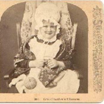 VERY CUTE STEREOVIEW - LOOKS LIKE GRANDMA TO ME