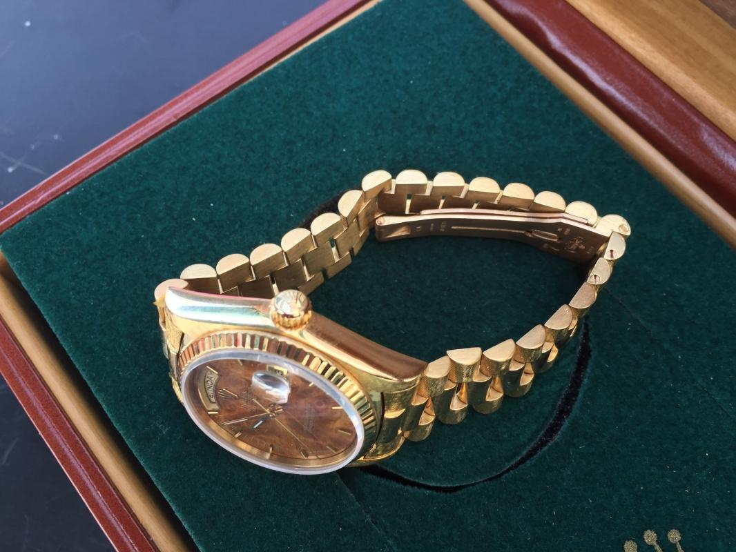 BEAUTIFUL MAN'S 18K GOLD PRESIDENTIAL ROLEX WITH DAY/DATE