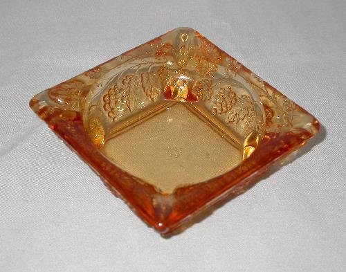 WESTMORLAND GLASS GRAPE PATTERN ASHTRAY