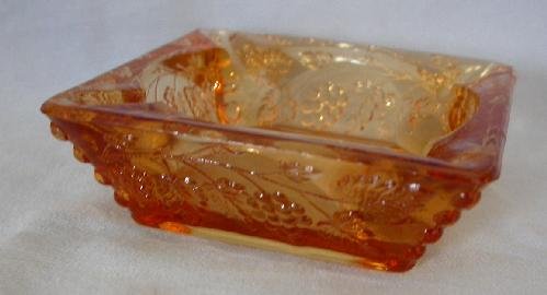 WESTMORLAND GLASS GRAPE PATTERN ASHTRAY