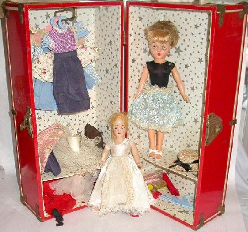 DOLL SUIT CASE WITH DOLLS AND CLOTHES
