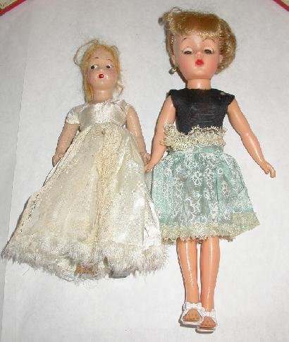 DOLL SUIT CASE WITH DOLLS AND CLOTHES