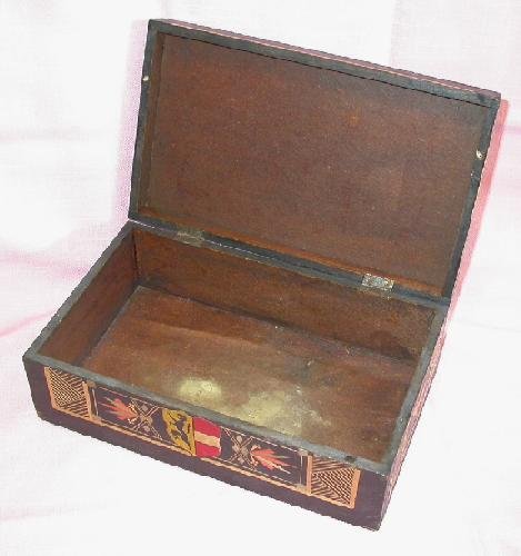 OUTSTANDING INLAID STRAW DECORATED BOX FROM AUSTRIA