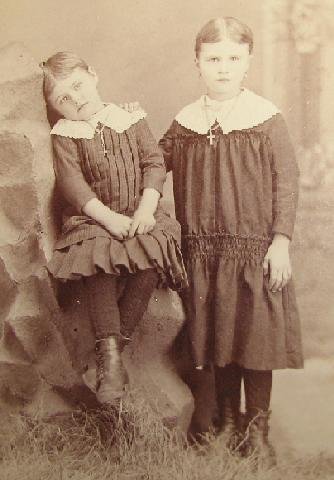 CABINET PHOTO OF VICTORIAN SISTERS