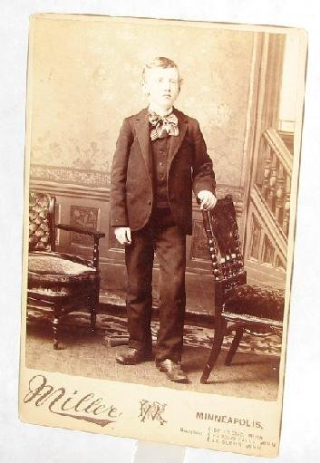HANDSOME YOUNG VICTORIAN MAN