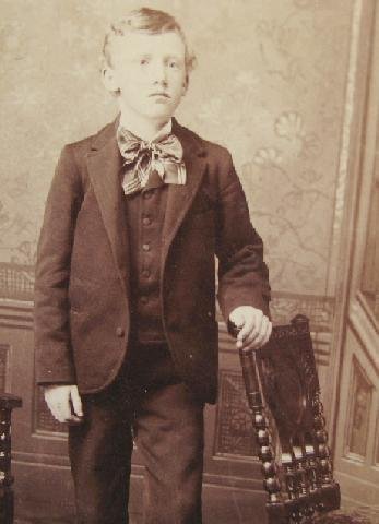 HANDSOME YOUNG VICTORIAN MAN