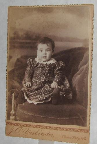 A VERY HAPPY BABY - VICTORIAN CABINET PHOTO