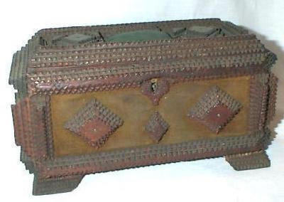 GREAT TRAMP ART SEWING BOX