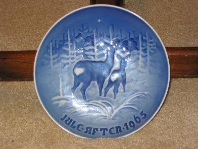 1965 PORCELAIN MOTHER DOE & FAWN COLLECTOR PLATE