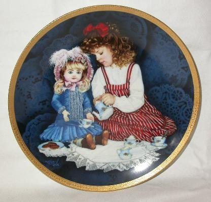 ANTIQUE DOLL COLLECTOR PLATE