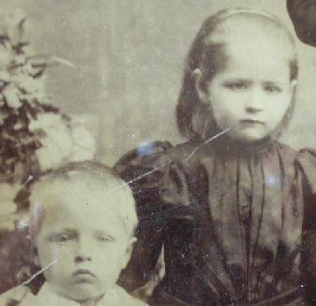 LARGE FAMILY PHOTOGRAPH IN GREAT VICTORIAN FRAME!!