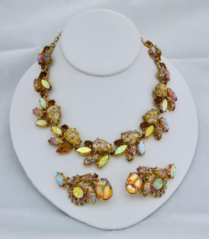 BEAUTIFUL VINTAGE SCHIAPARELLI NECKLACE AND EARRING SET