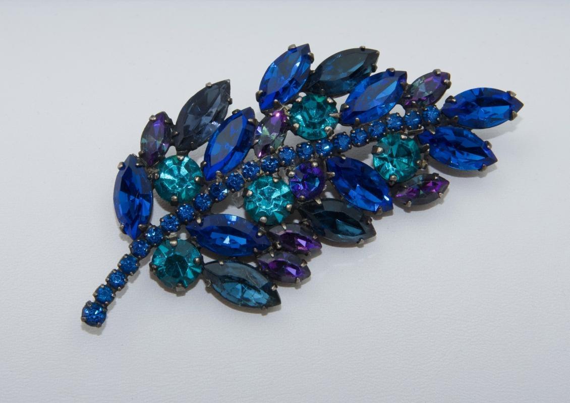 Beautiful WEISS Deep Blue Brooch
