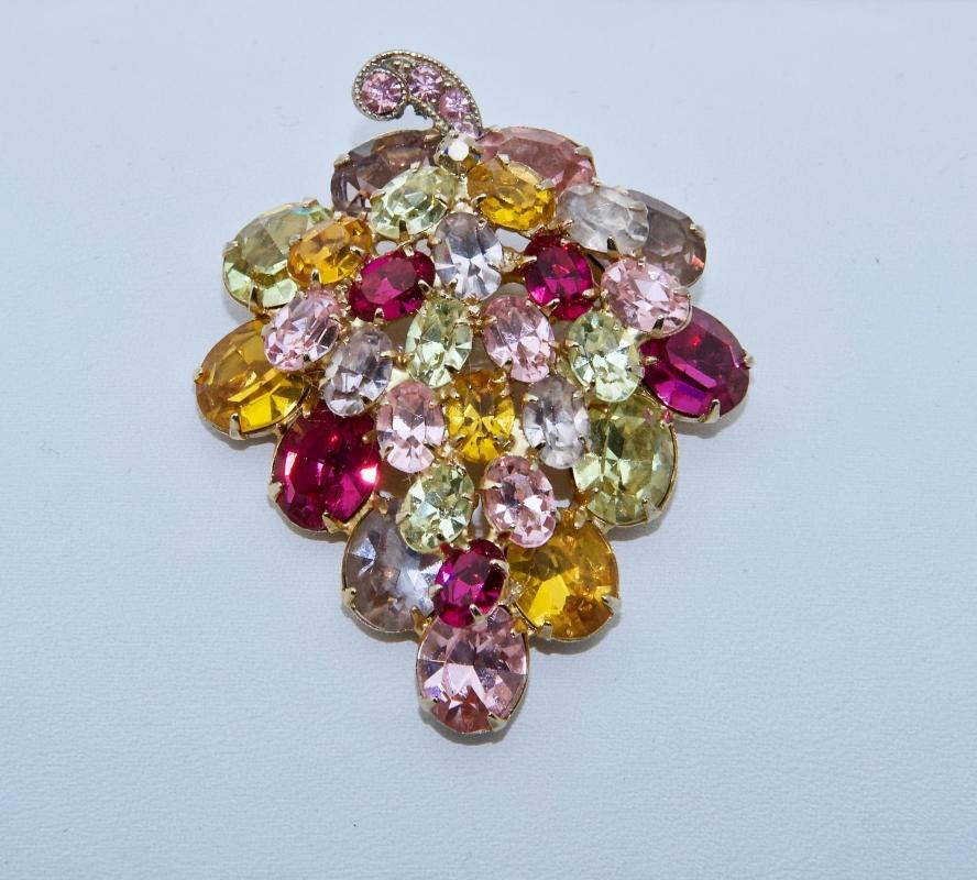 BEAUTIFUL WEISS MULTICOLOR BROOCH