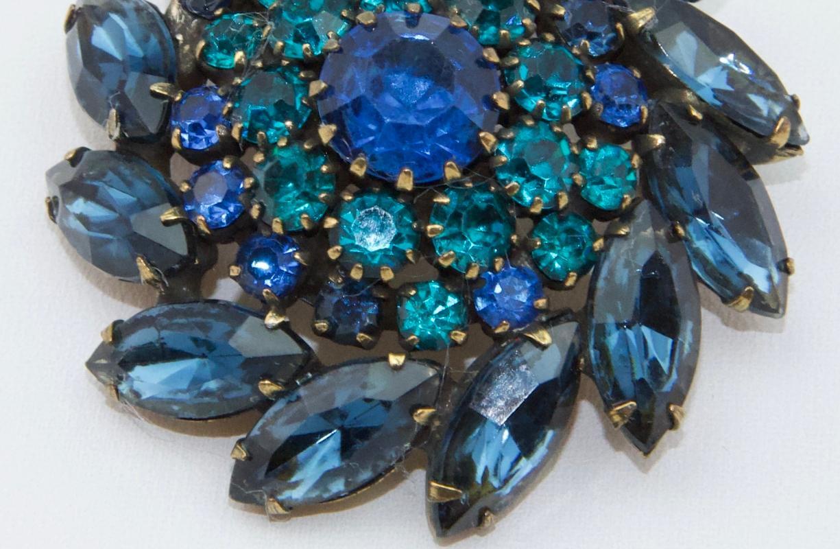 BEAUTIFUL WEISS BLUE BROOCH