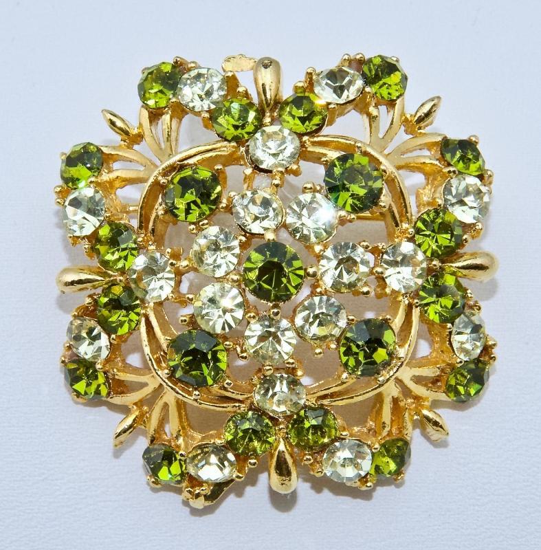 Lovely Green Lisner Brooch