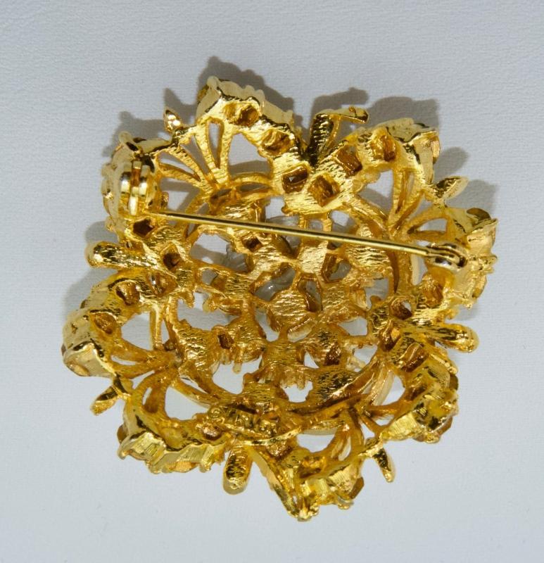 Lovely Green Lisner Brooch